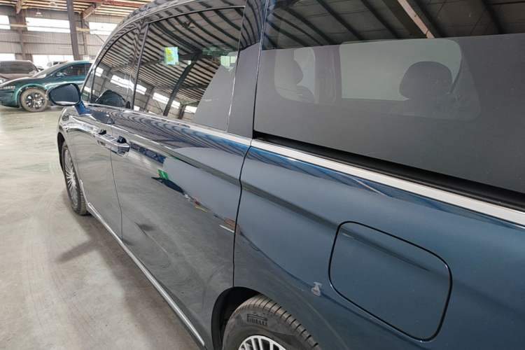 Used VOYAH Dream 2025 PHEV Four-Wheel-Drive Flagship Kunpeng Edition Exterior 2