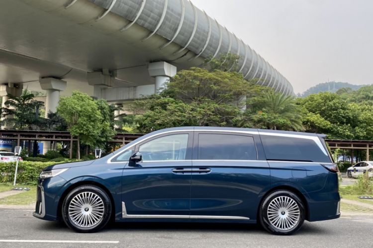 Used VOYAH Dream 2025 PHEV Four-Wheel-Drive Flagship Kunpeng Edition Exterior 2