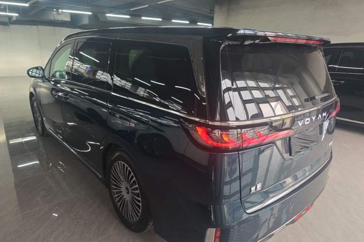 Used VOYAH Dream 2025 PHEV Four-Wheel-Drive Flagship Kunpeng Edition Exterior 2