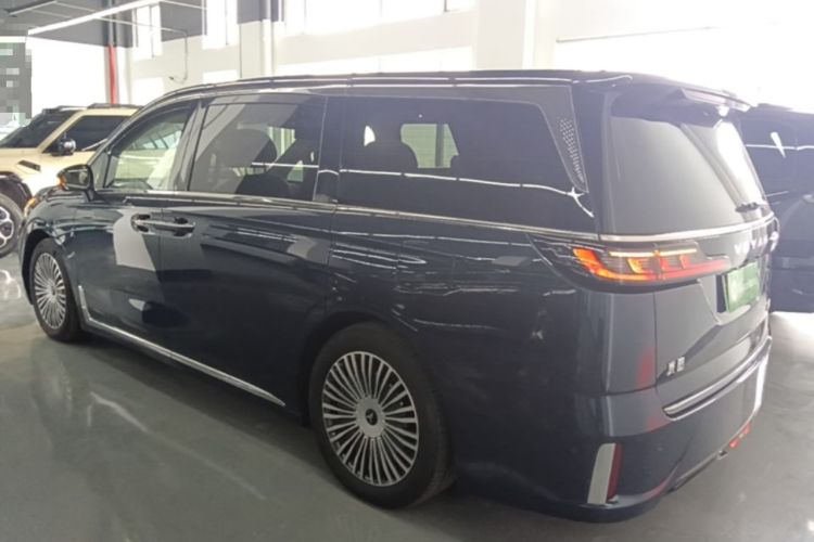 Used VOYAH Dream 2025 PHEV Four-Wheel-Drive Flagship Kunpeng Edition Exterior 2