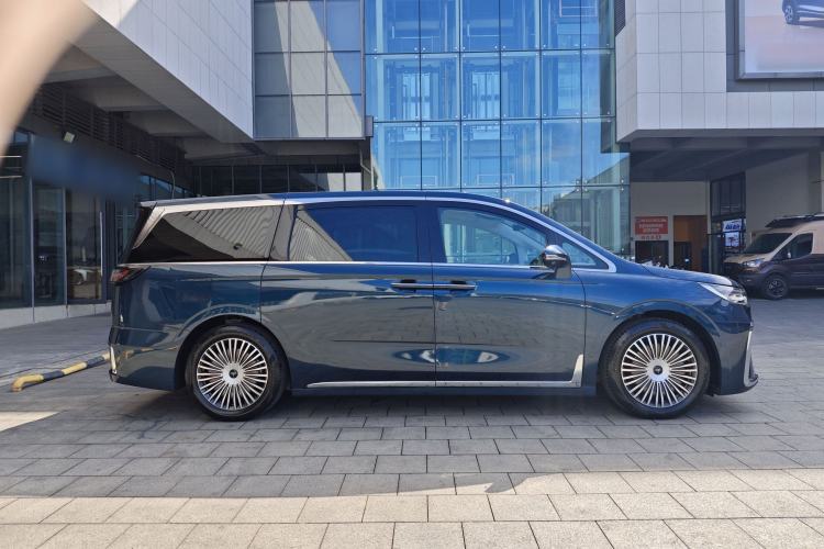 Used VOYAH Dream 2025 PHEV Four-Wheel-Drive Flagship Kunpeng Edition Exterior 2
