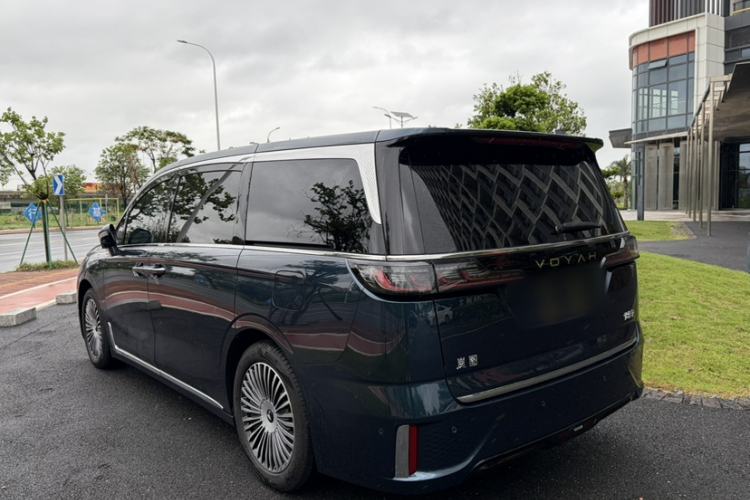 Used VOYAH Dream 2025 PHEV Four-Wheel Drive Prestige Kunpeng Edition Exterior 2