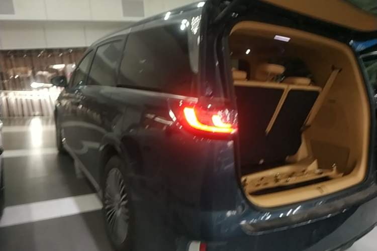 Used VOYAH Dream 2025 PHEV Four-Wheel Drive Prestige Qiankun Edition Exterior 2