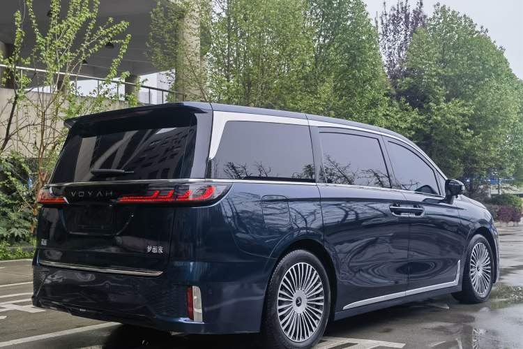 Used VOYAH Dream 2025 PHEV Four-Wheel-Drive Flagship Kunpeng Edition Exterior 3