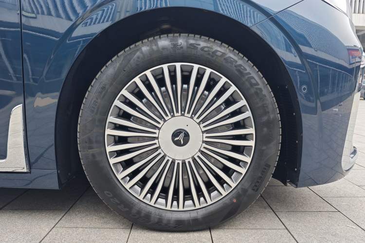 Used VOYAH Dream 2025 PHEV Four-Wheel-Drive Flagship Kunpeng Edition Exterior 3