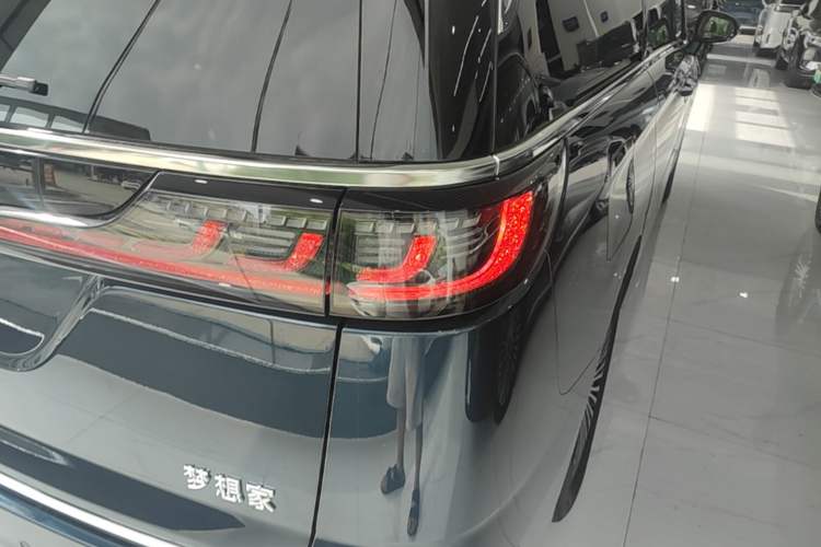 Used VOYAH Dream 2025 PHEV Four-Wheel-Drive Flagship Kunpeng Edition Exterior 3
