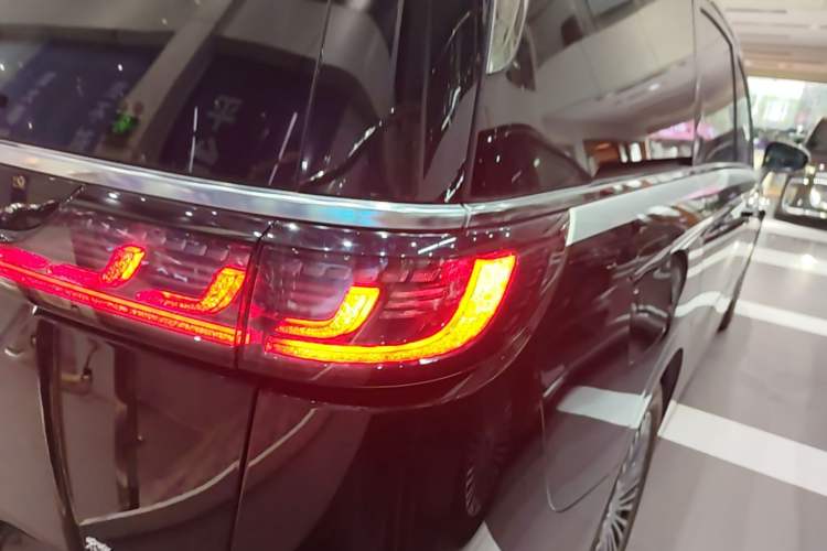 Used VOYAH Dream 2025 PHEV Four-Wheel-Drive Flagship Version – Qiankun Edition Exterior 3