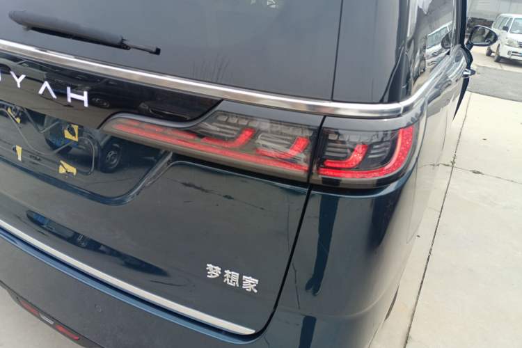 Used VOYAH Dream 2025 EV Four-Wheel Drive Flagship Kunpeng Edition Exterior 3