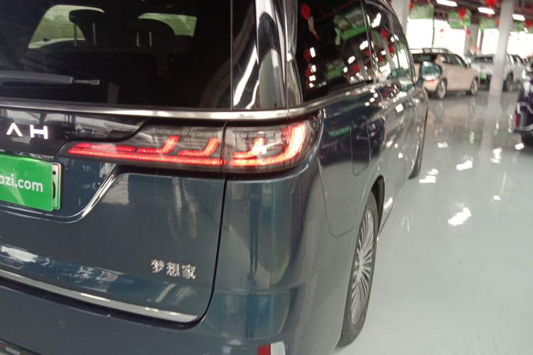 Used VOYAH Dream 2025 PHEV Four-Wheel-Drive Flagship Kunpeng Edition Exterior 3