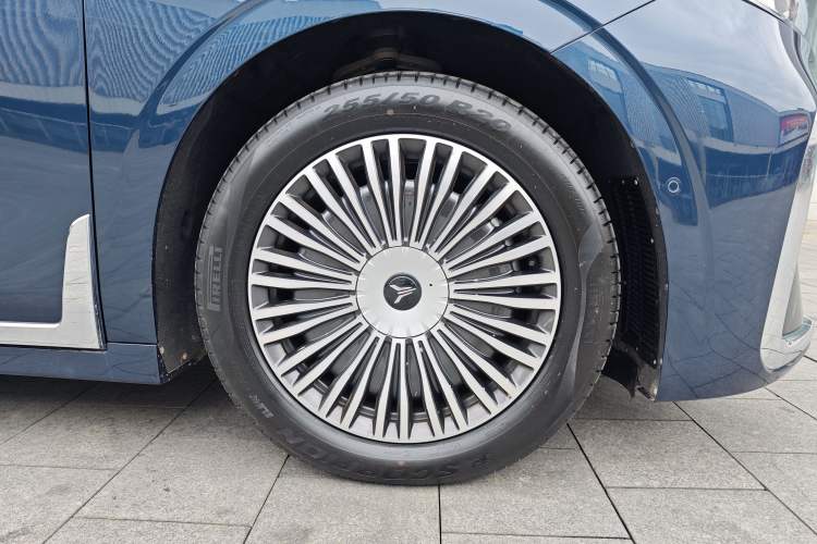 Used VOYAH Dream 2025 PHEV Four-Wheel-Drive Flagship Kunpeng Edition Exterior 3