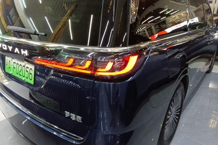 Used VOYAH Dream 2025 PHEV Four-Wheel-Drive Flagship Kunpeng Edition Exterior 3