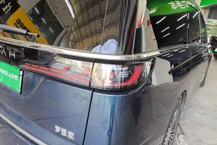 Used VOYAH Dream 2025 PHEV Four-Wheel-Drive Flagship Kunpeng Edition Exterior 3