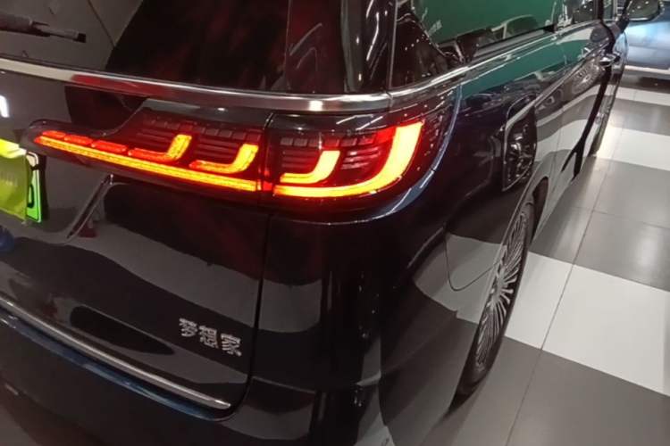 Used VOYAH Dream 2025 PHEV Four-Wheel-Drive Flagship Kunpeng Edition Exterior 3