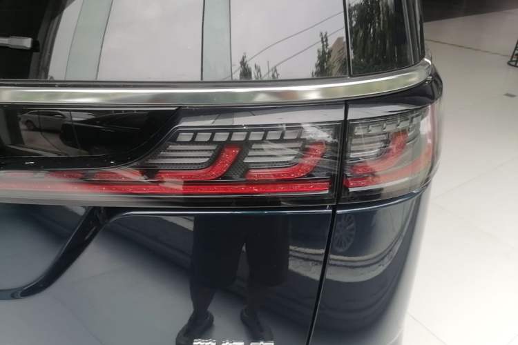 Used VOYAH Dream 2025 PHEV Four-Wheel-Drive Flagship Kunpeng Edition Exterior 3