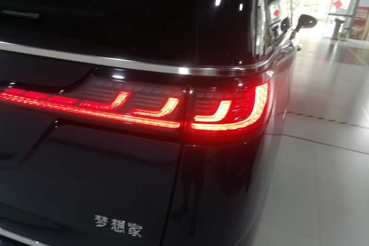 Used VOYAH Dream 2025 PHEV Four-Wheel-Drive Flagship Kunpeng Edition Exterior 3