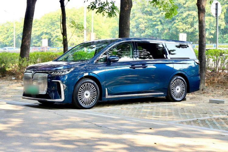 Used VOYAH Dream 2025 PHEV Four-Wheel-Drive Flagship Kunpeng Edition Exterior 3