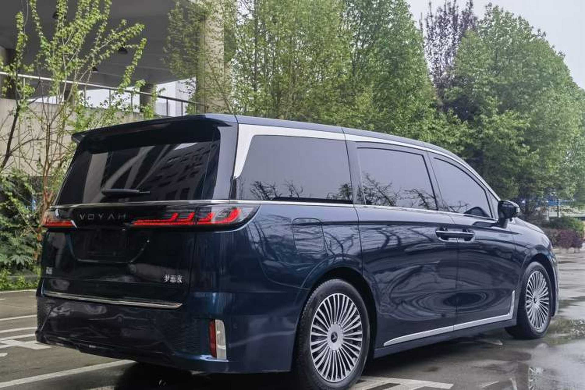 Used VOYAH Dream 2025 PHEV Four-Wheel-Drive Flagship Kunpeng Edition Exterior 3