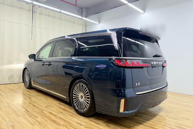 Used VOYAH Dream 2025 PHEV Four-Wheel-Drive Flagship Kunpeng Edition Exterior 3