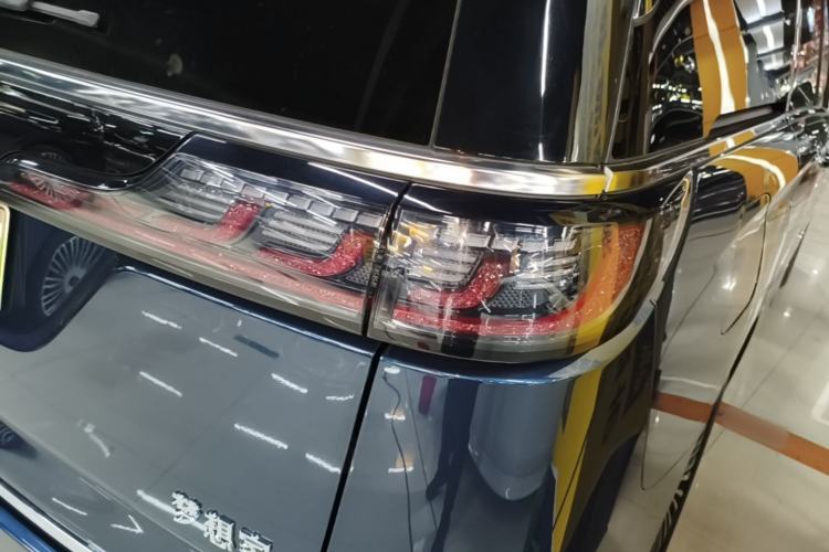 Used VOYAH Dream 2025 PHEV Four-Wheel-Drive Flagship Kunpeng Edition Exterior 3