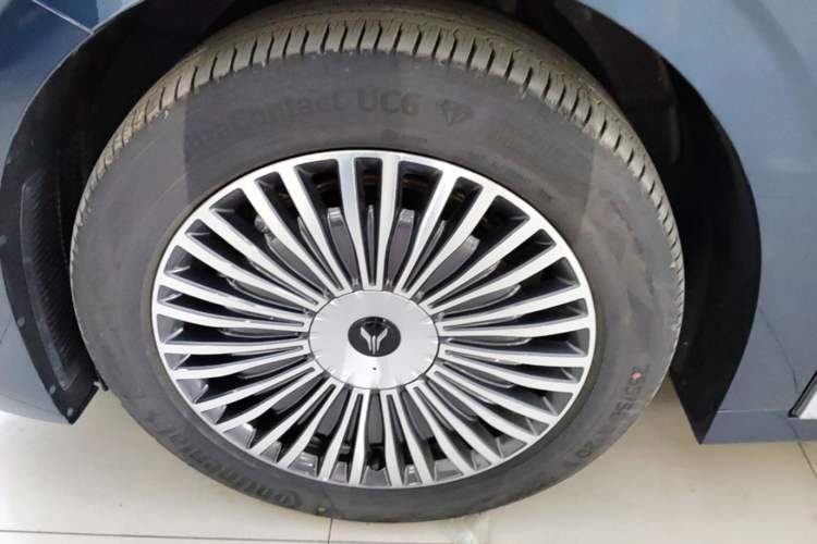 Used VOYAH Dream 2025 PHEV Four-Wheel Drive Excellence Kunpeng Edition Exterior 4