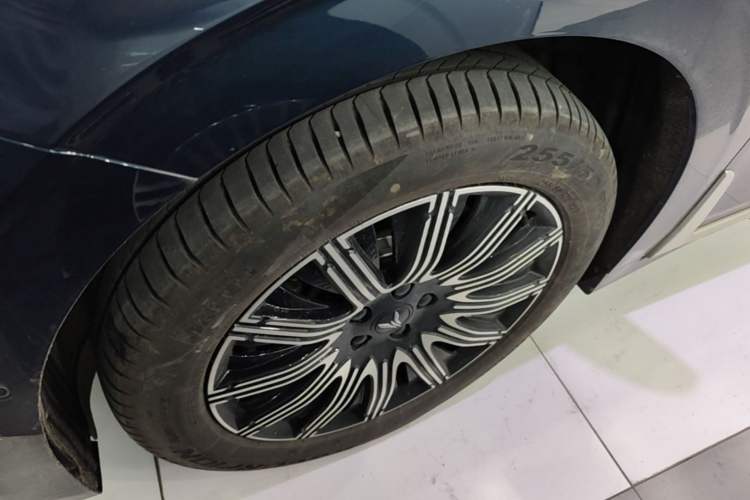 Used VOYAH Dream 2025 EV Four-Wheel Drive Prestige Qiankun Edition Exterior 4