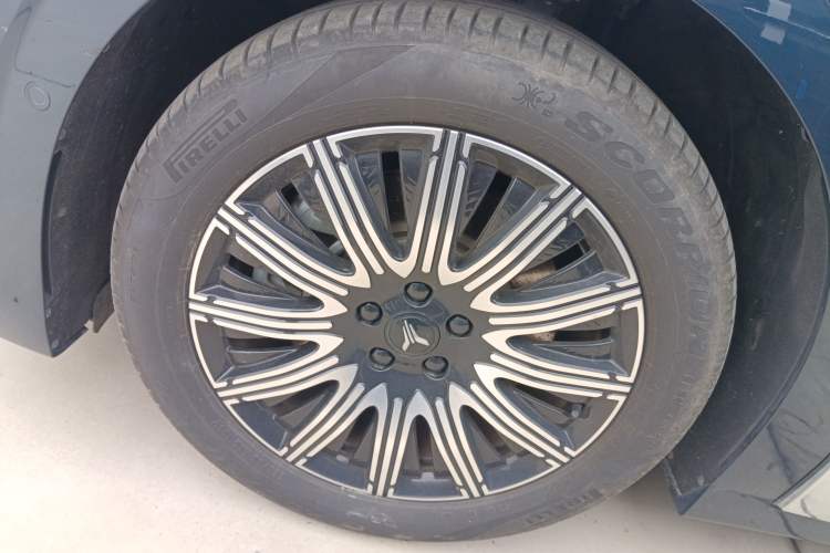 Used VOYAH Dream 2025 EV Four-Wheel Drive Flagship Kunpeng Edition Exterior 4