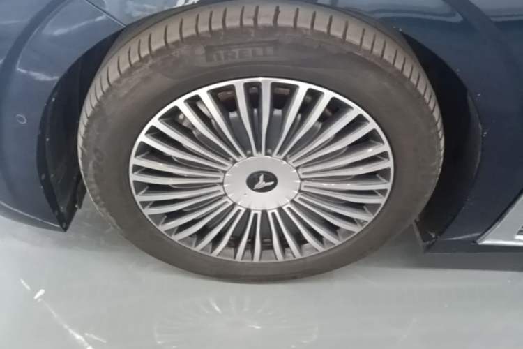 Used VOYAH Dream 2025 PHEV Four-Wheel-Drive Flagship Kunpeng Edition Exterior 4