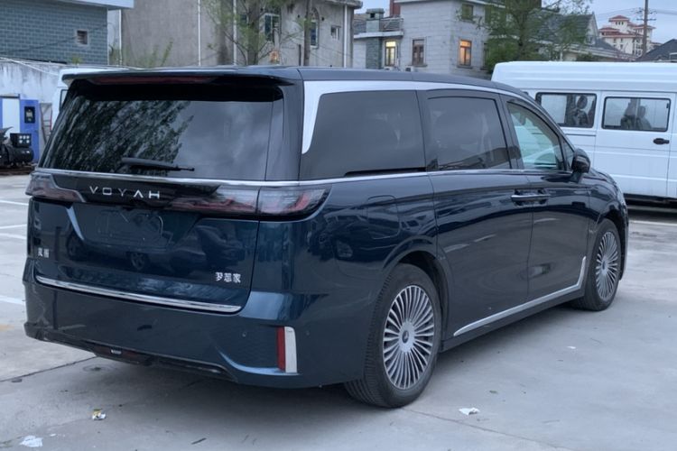 Used VOYAH Dream 2025 PHEV Four-Wheel Drive Prestige Kunpeng Edition Exterior 4