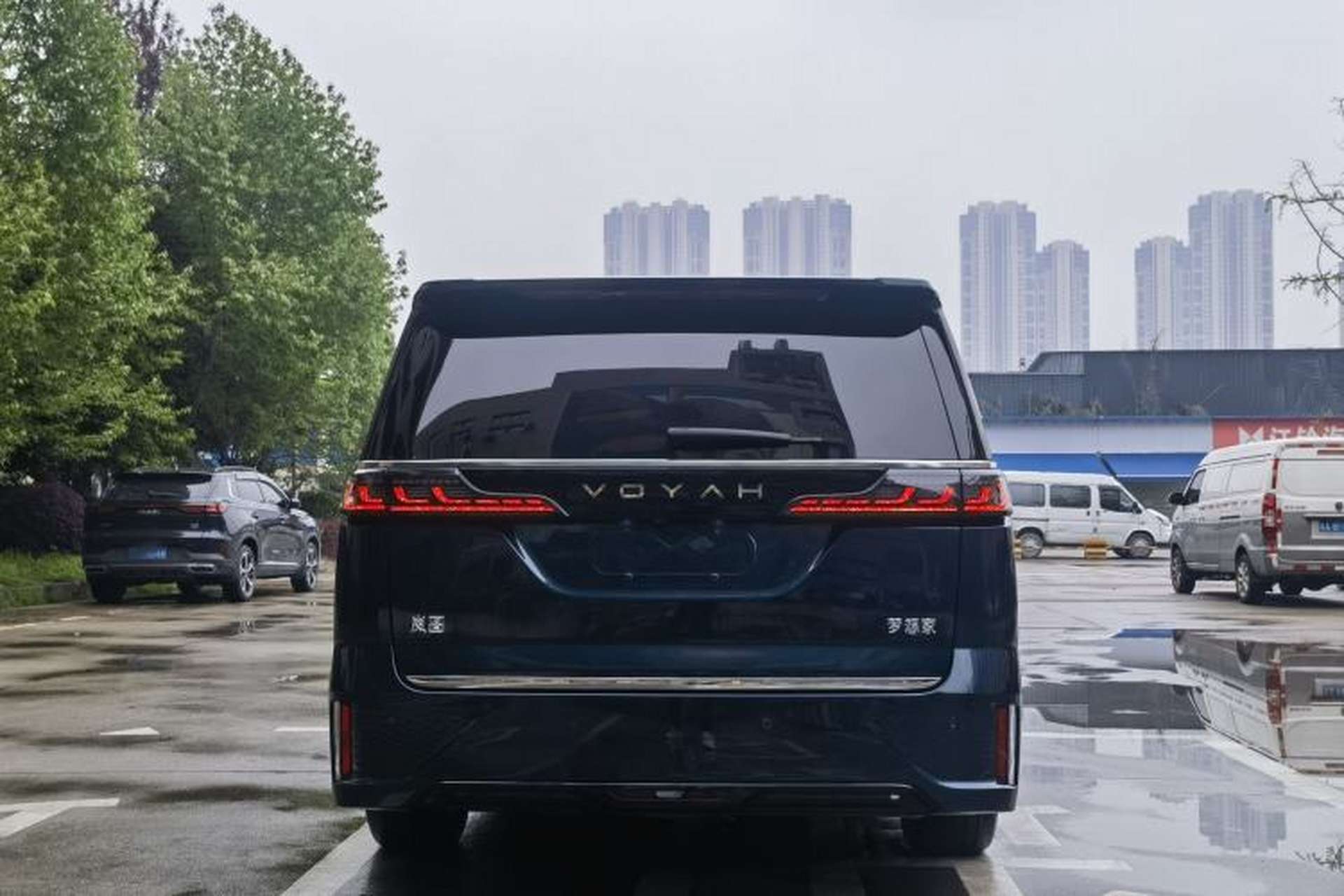 Used VOYAH Dream 2025 PHEV Four-Wheel-Drive Flagship Kunpeng Edition Exterior 4