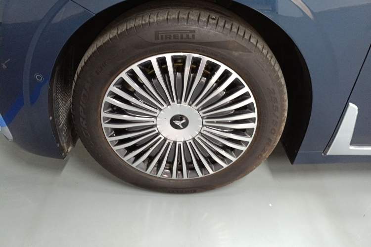 Used VOYAH Dream 2025 PHEV Four-Wheel-Drive Flagship Kunpeng Edition Exterior 4
