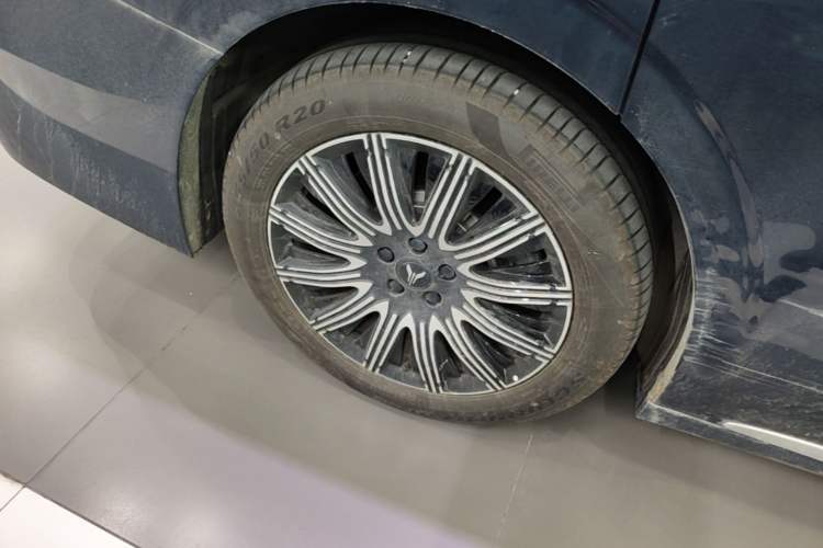 Used VOYAH Dream 2025 EV Four-Wheel Drive Prestige Qiankun Edition Exterior 5