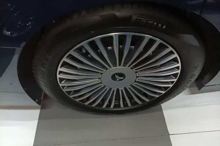 Used VOYAH Dream 2025 PHEV Four-Wheel-Drive Flagship Kunpeng Edition Exterior 5