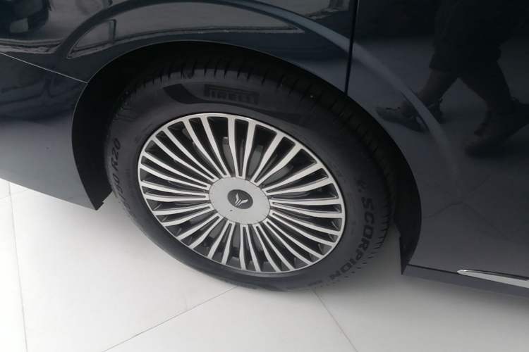 Used VOYAH Dream 2025 PHEV Four-Wheel-Drive Flagship Kunpeng Edition Exterior 5