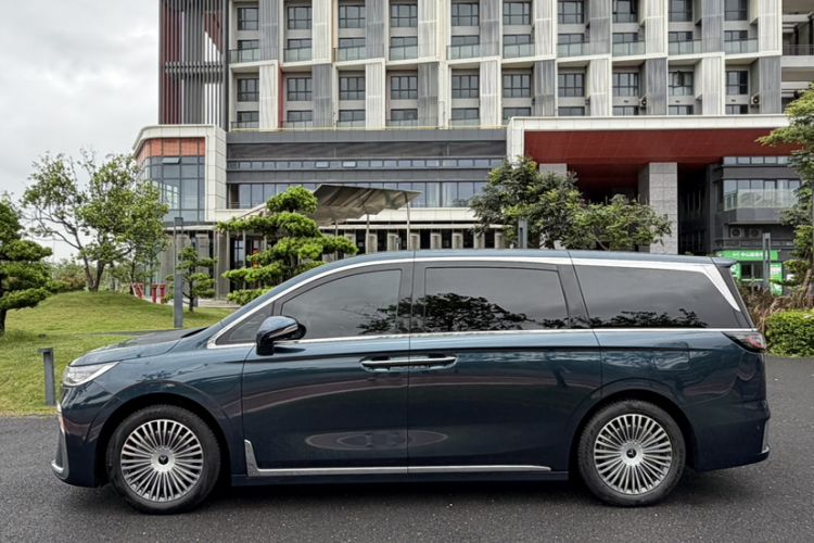 Used VOYAH Dream 2025 PHEV Four-Wheel Drive Prestige Kunpeng Edition Exterior 5