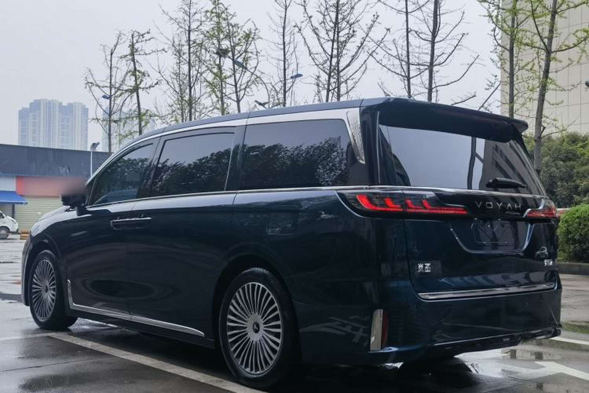 Used VOYAH Dream 2025 PHEV Four-Wheel-Drive Flagship Kunpeng Edition Exterior 5