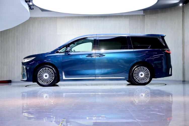 Used VOYAH Dream 2025 PHEV Four-Wheel-Drive Flagship Kunpeng Edition Exterior 6