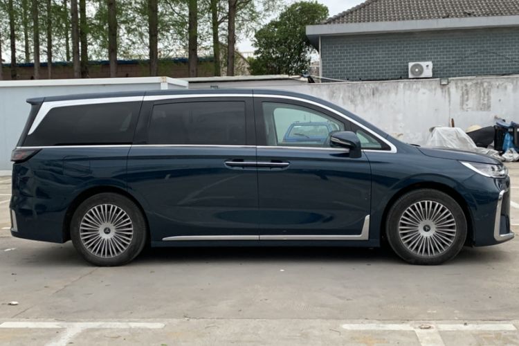 Used VOYAH Dream 2025 PHEV Four-Wheel Drive Prestige Kunpeng Edition Exterior 6