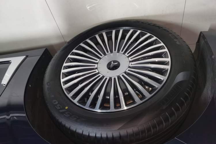 Used VOYAH Dream 2025 PHEV Four-Wheel-Drive Flagship Kunpeng Edition Exterior 7
