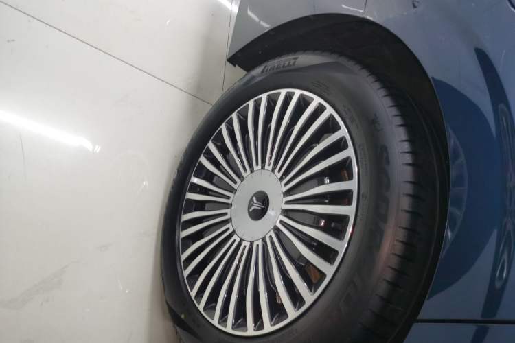 Used VOYAH Dream 2025 PHEV Four-Wheel-Drive Flagship Kunpeng Edition Exterior 8