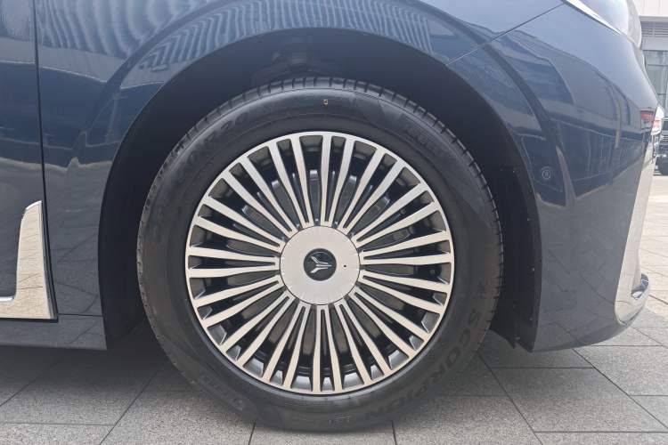 Used VOYAH Dream 2025 PHEV Four-Wheel-Drive Flagship Kunpeng Edition Exterior 8