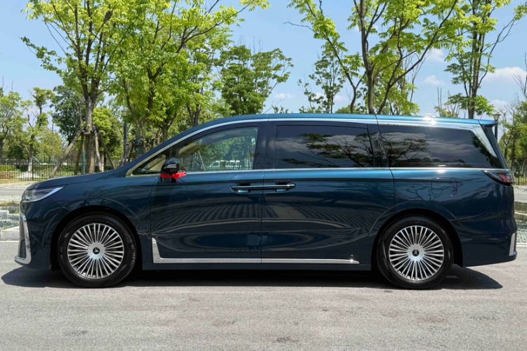 Used VOYAH Dream 2025 PHEV Four-Wheel-Drive Flagship Kunpeng Edition Exterior 9