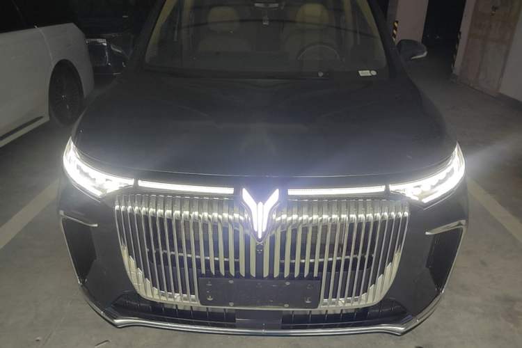 Used VOYAH Dream 2025 PHEV Four-Wheel-Drive Flagship Kunpeng Edition Front