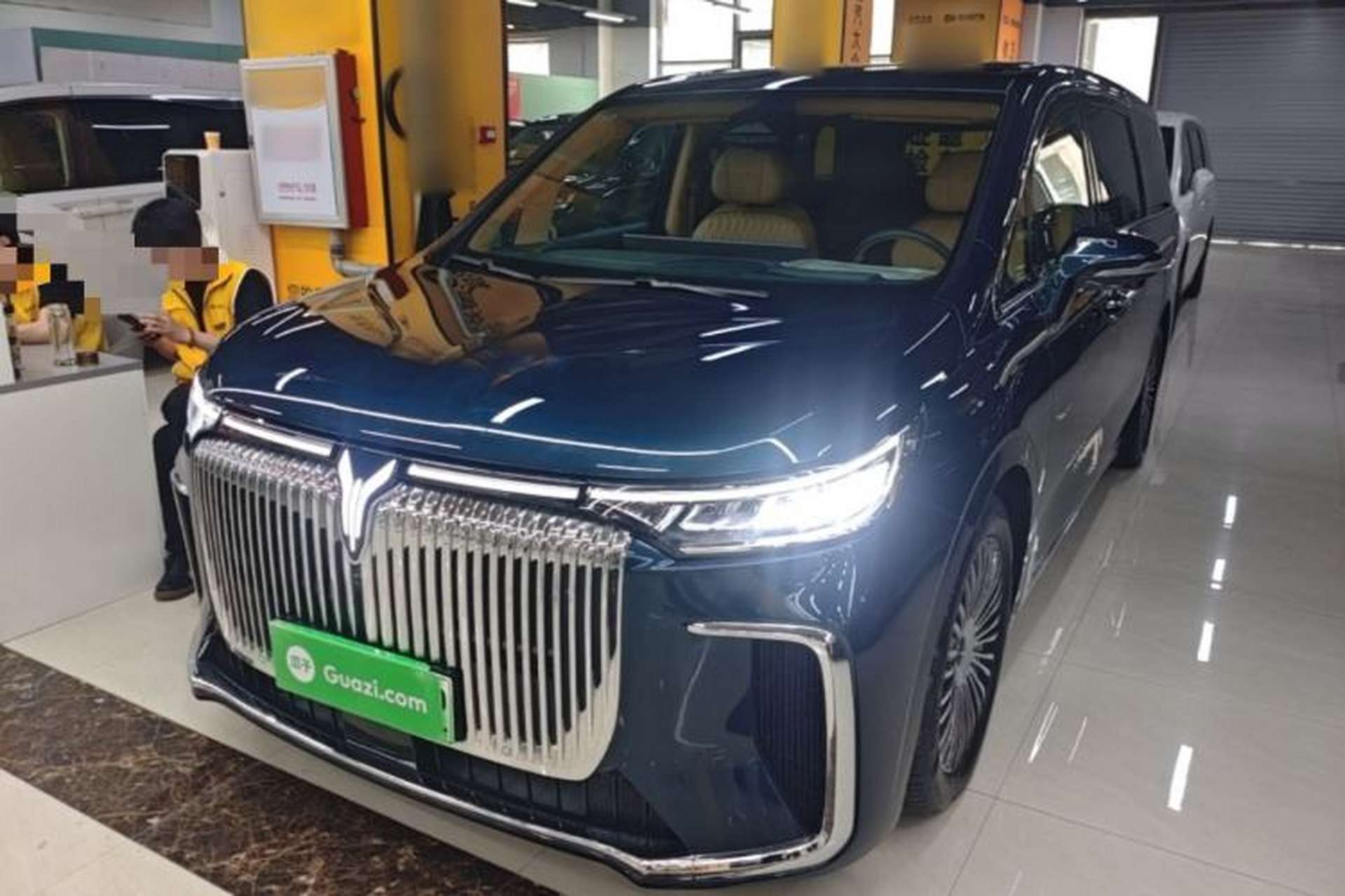 Used VOYAH Dream 2025 PHEV Four-Wheel-Drive Flagship Kunpeng Edition Front Left 45 Deg