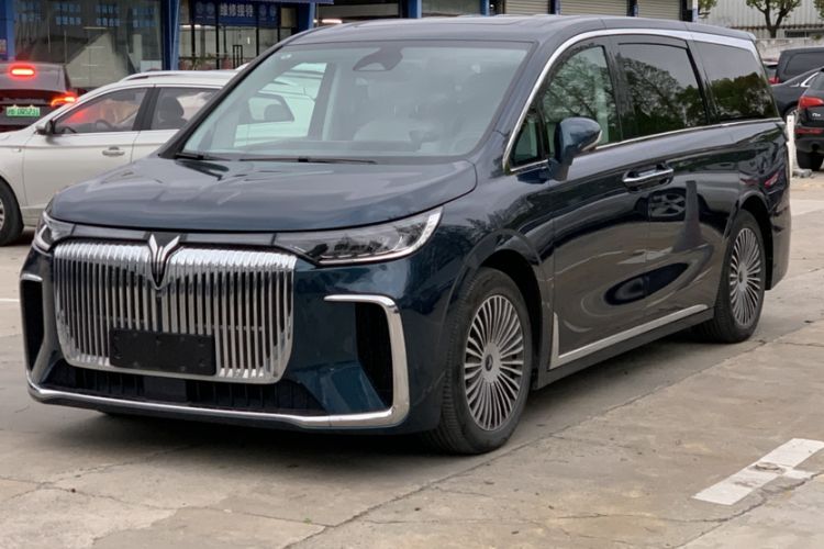 Used VOYAH Dream 2025 PHEV Four-Wheel Drive Prestige Kunpeng Edition Front Left 45 Deg