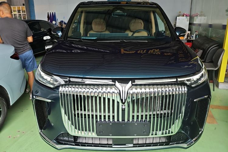 Used VOYAH Dream 2025 PHEV Four-Wheel Drive Prestige Kunpeng Edition Front