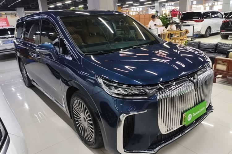 Used VOYAH Dream 2025 PHEV Four-Wheel Drive Excellence Kunpeng Edition Front Right 45 Deg