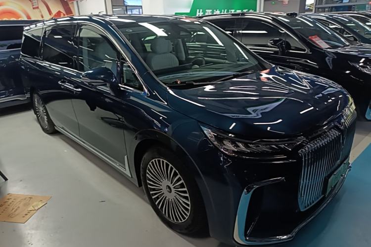 Used VOYAH Dream 2025 PHEV Four-Wheel-Drive Flagship Kunpeng Edition Front Right 45 Deg