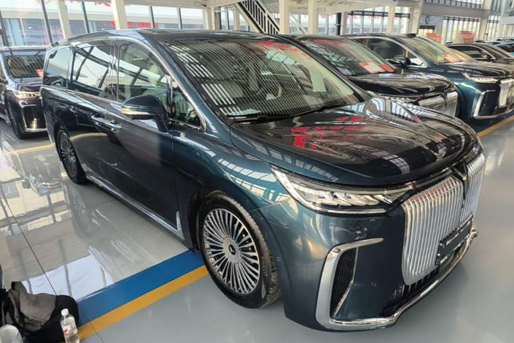 Used VOYAH Dream 2025 PHEV Four-Wheel-Drive Flagship Kunpeng Edition Front Right 45 Deg
