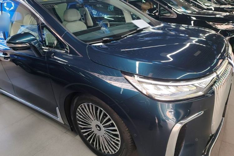 Used VOYAH Dream 2025 PHEV Four-Wheel-Drive Flagship Kunpeng Edition Front Right 45 Deg