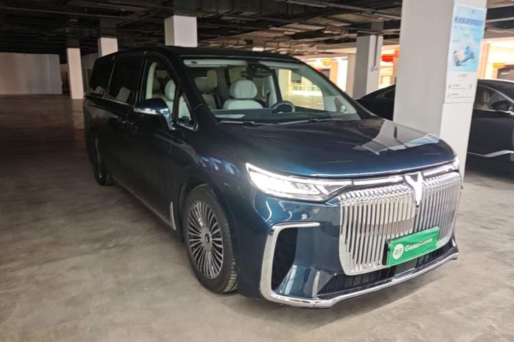 Used VOYAH Dream 2025 PHEV Four-Wheel-Drive Flagship Kunpeng Edition Front Right 45 Deg